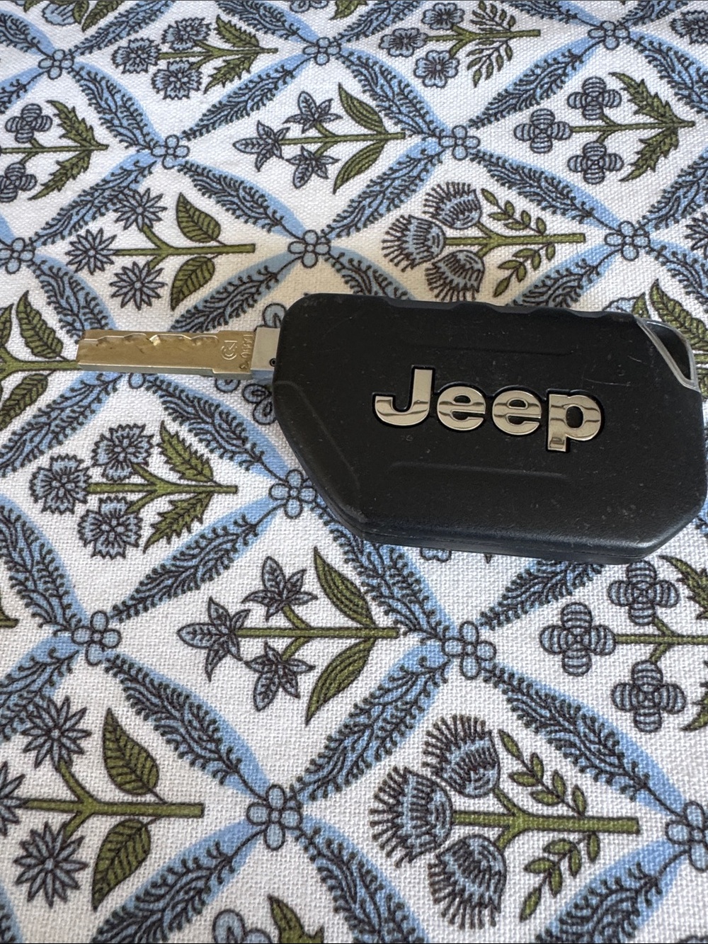 Jeep Wrangler / Gladiator 3-Button OEM Switchblade Flip Key Fob